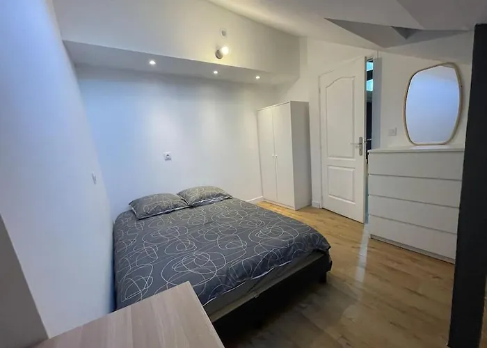 Hyper Centre Place Du Vieux Marche *